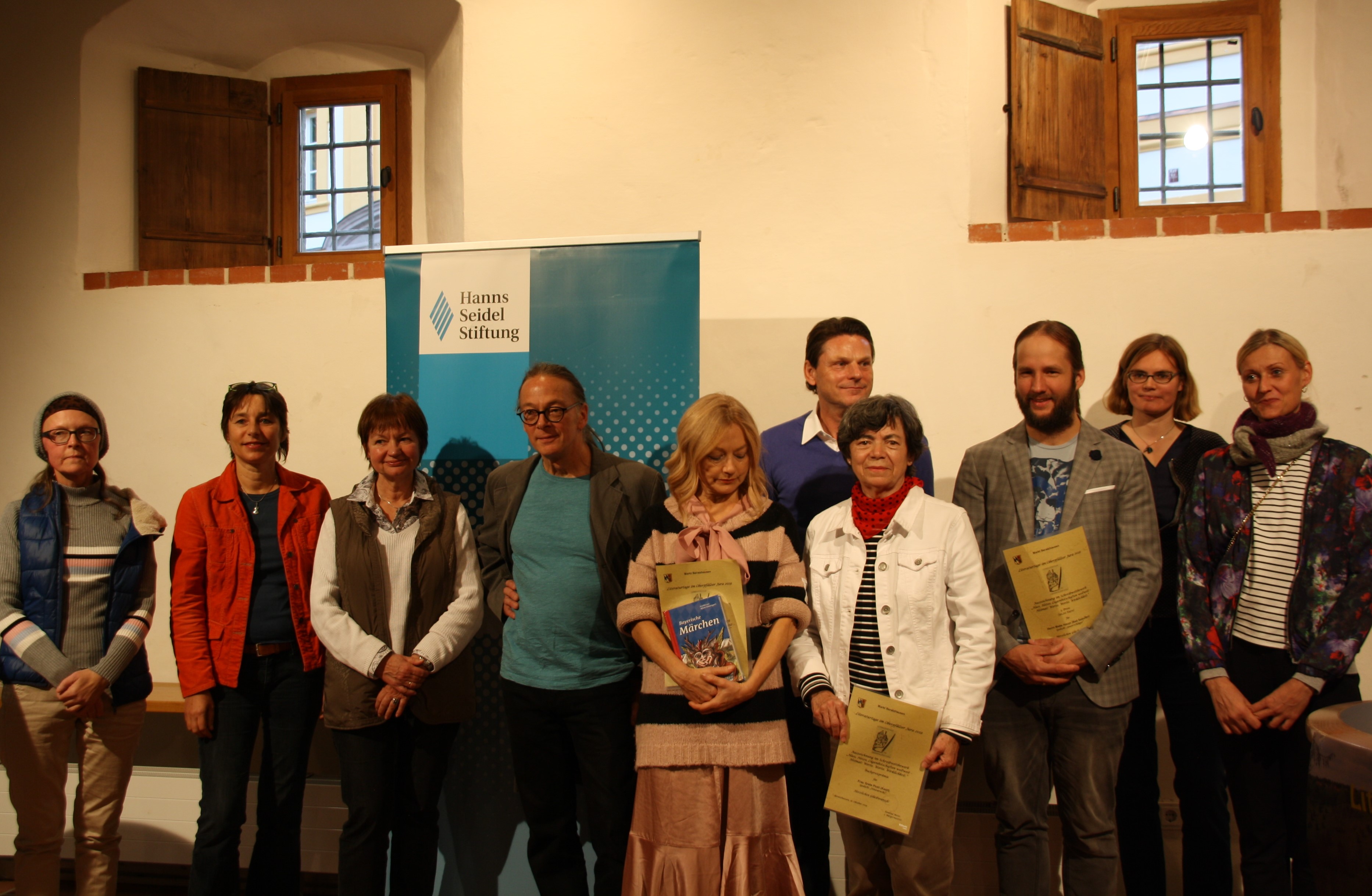 Preisträger und Jury des Schreibwettbewerbs 2019 (Foto: Sonja Valder)