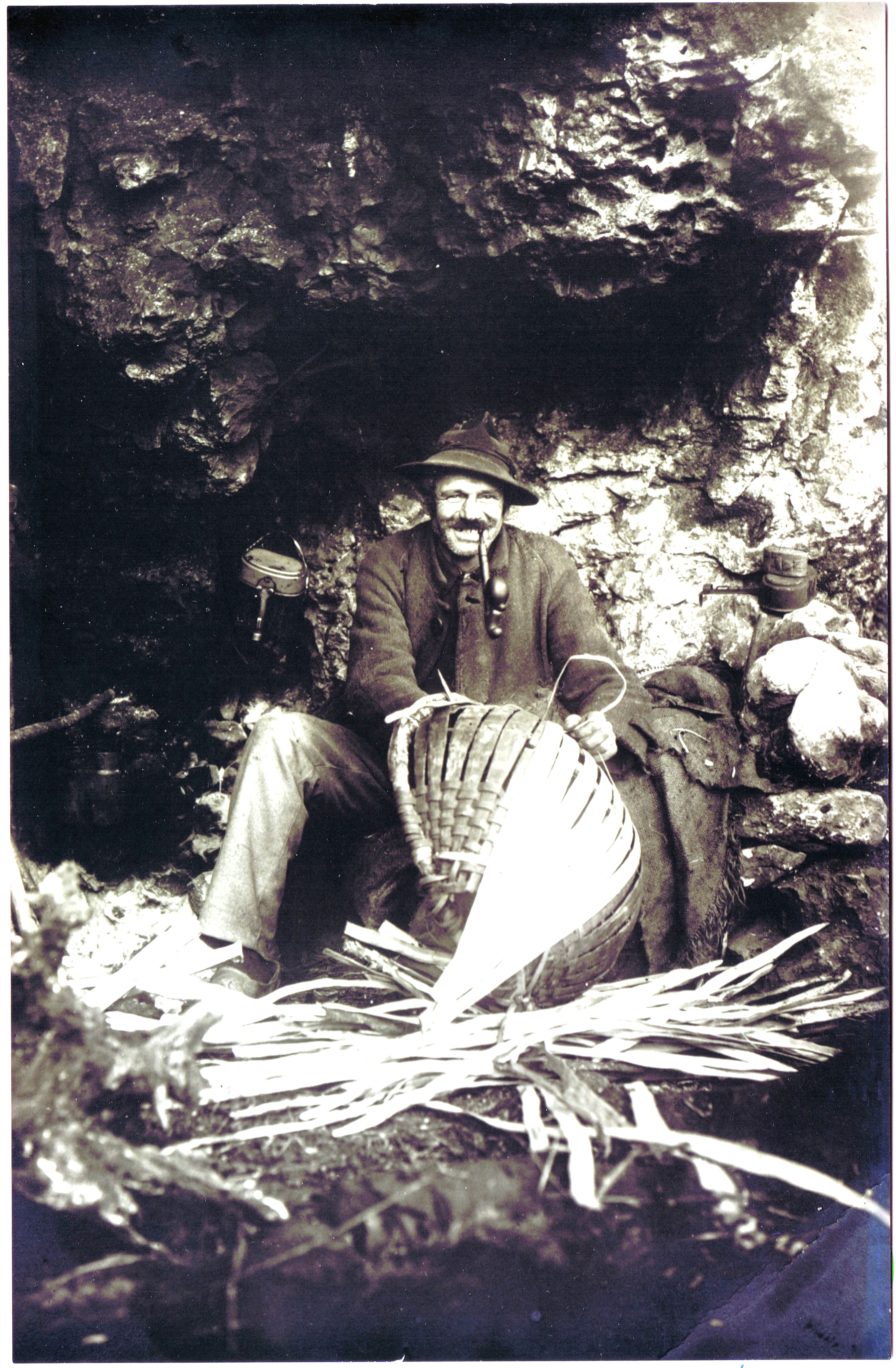 Der Waldmensch von Beratzhausen Der Waldmensch von Beratzhausen Foto: Privatarchiv Hermann Laßleben, Beratzhausen